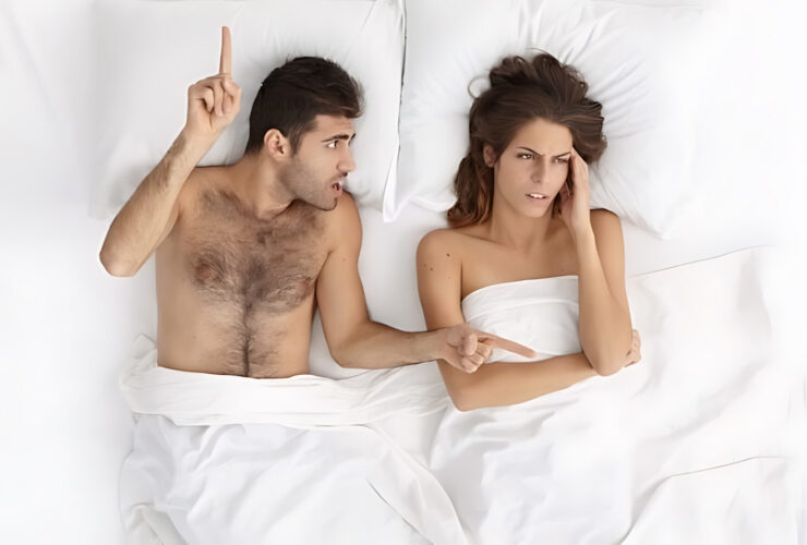 foto pareja discutiendo